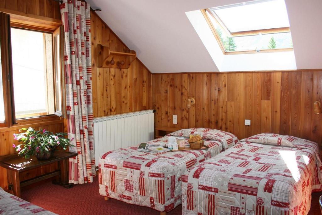 Hotel Le Chamois Logis Molines-en-Queyras Zimmer foto